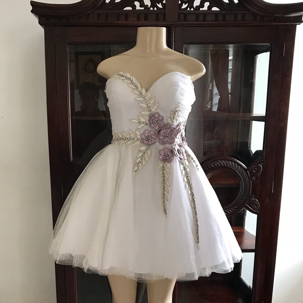 ✨Terani Couture Dress Color white Size 6✨